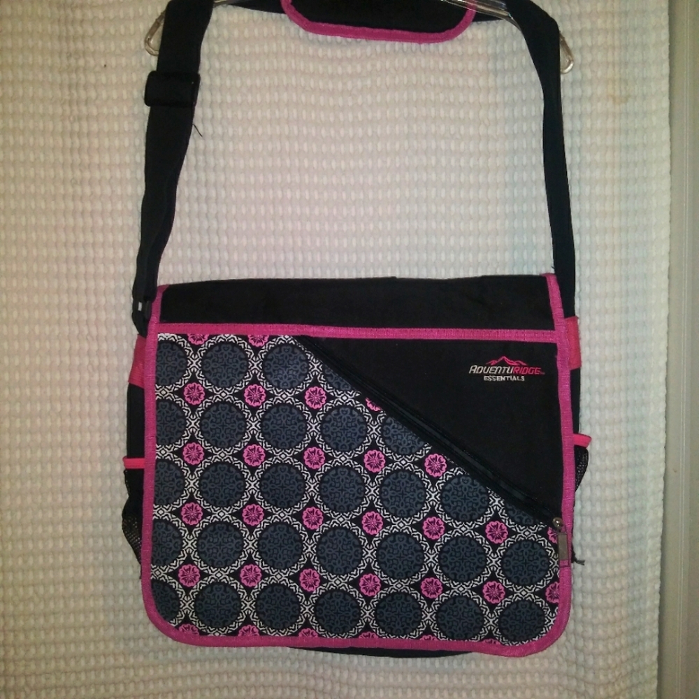 AdventuRidge Essentials messenger bag backpack. Size 16x15" computer school